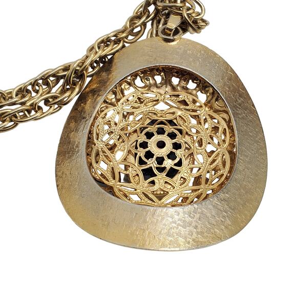 Oval Filigree Pendant Necklace Gold Tone Rope Chain Faux Black Onyx Vintage 70s - Picture 3 of 13